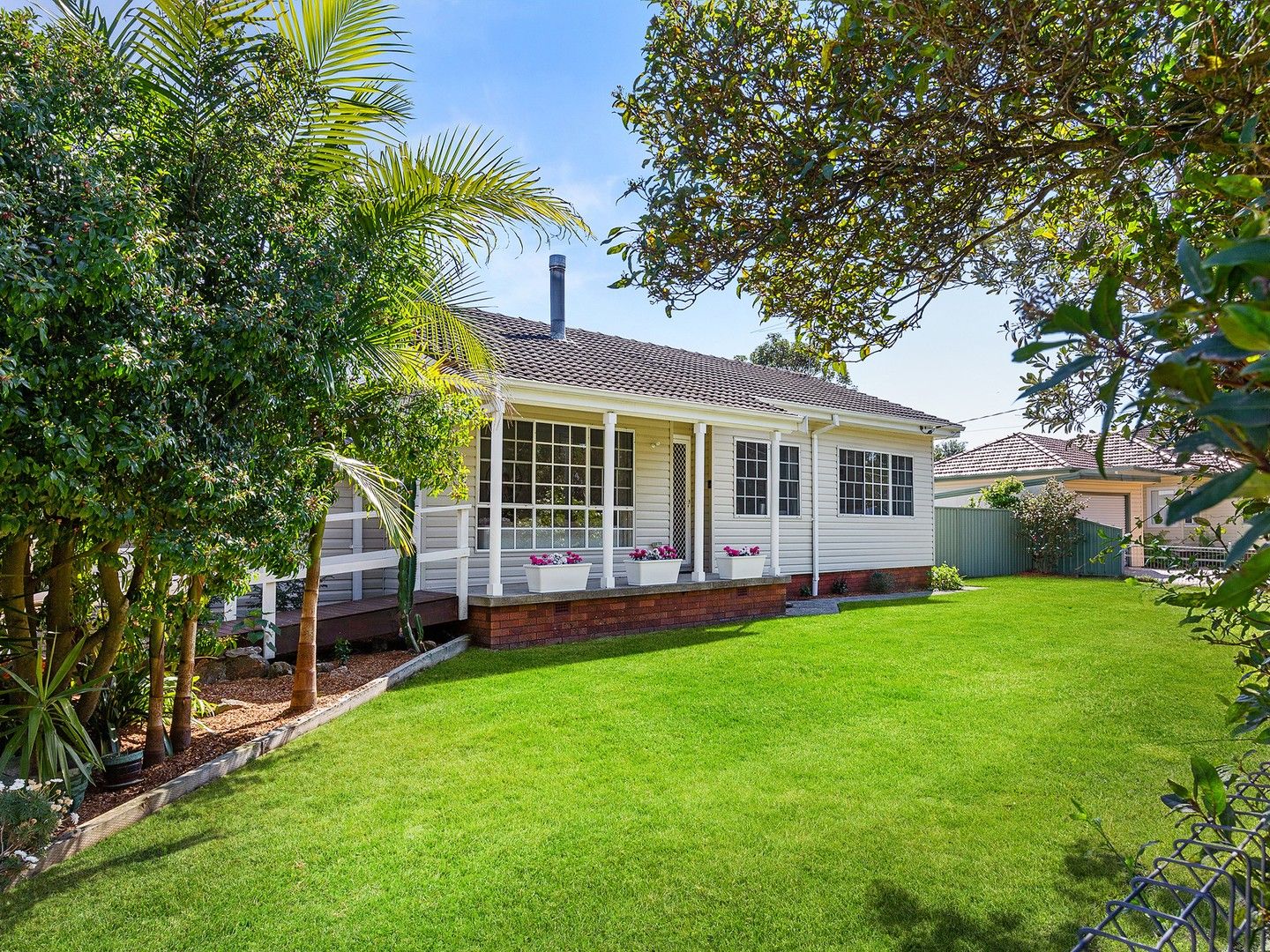 3 bedrooms House in 201 Cooriengah Heights Road ENGADINE NSW, 2233