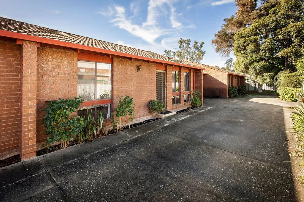 Updated Two Bedroom Unit - 800m to Albury Base Hospital, East Albury