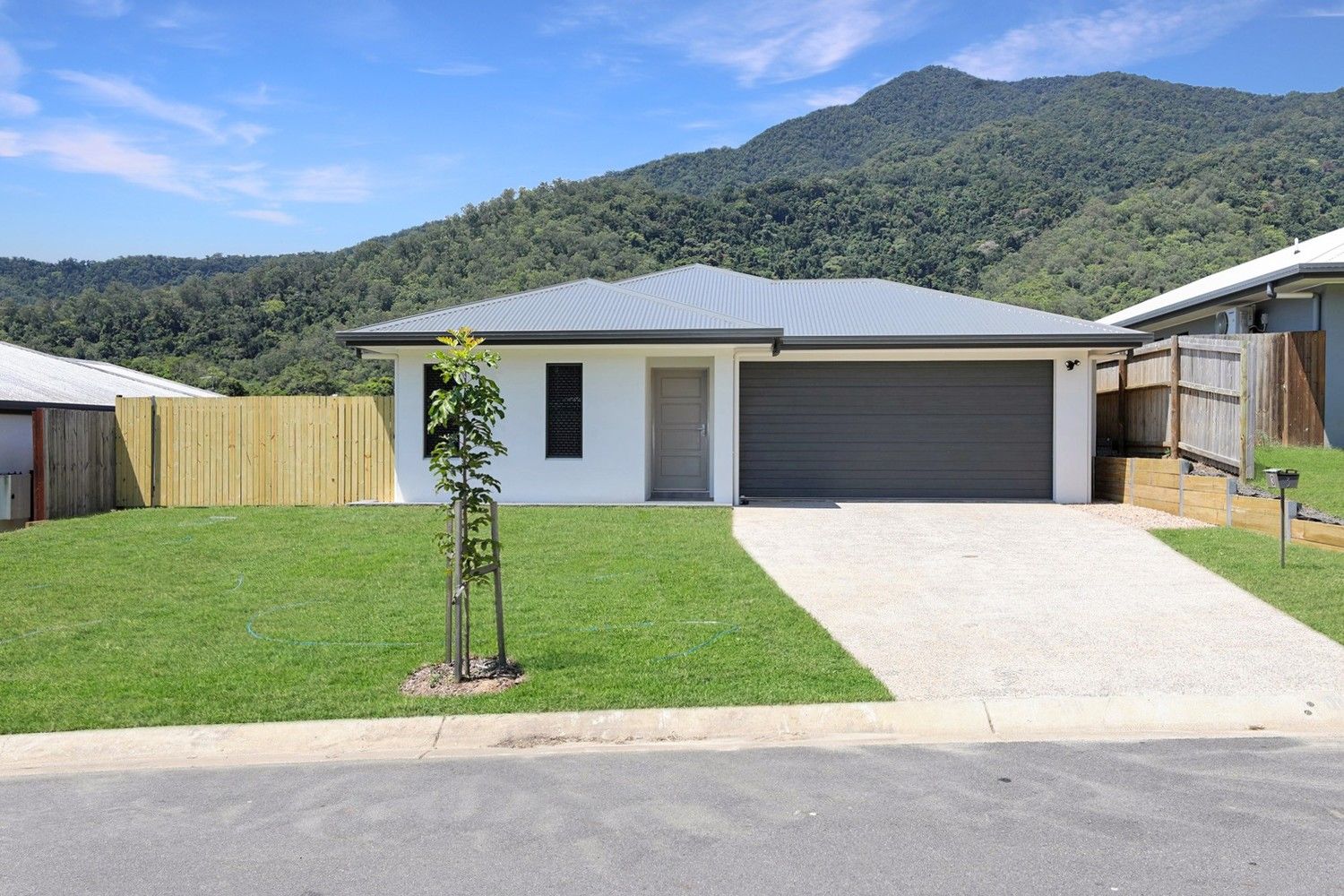 4 bedrooms House in 3 Lacebark Crescent BENTLEY PARK QLD, 4869