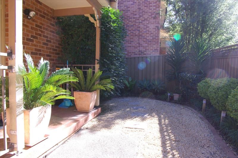 2/5 Henry Kendall Avenue, Padstow Heights NSW 2211, Image 0