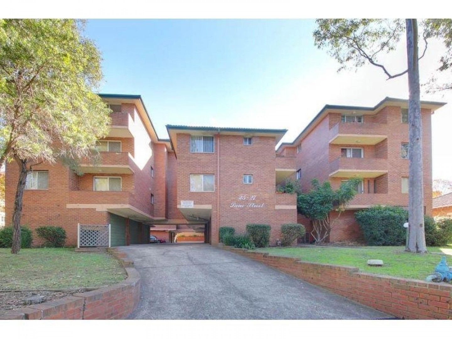 2 bedrooms Apartment / Unit / Flat in 19/25-27 Lane Street WENTWORTHVILLE NSW, 2145