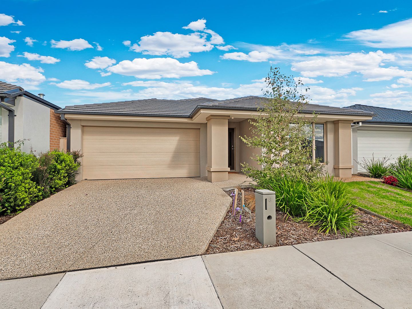 8 Flanker Way, Clyde VIC 3978, Image 2