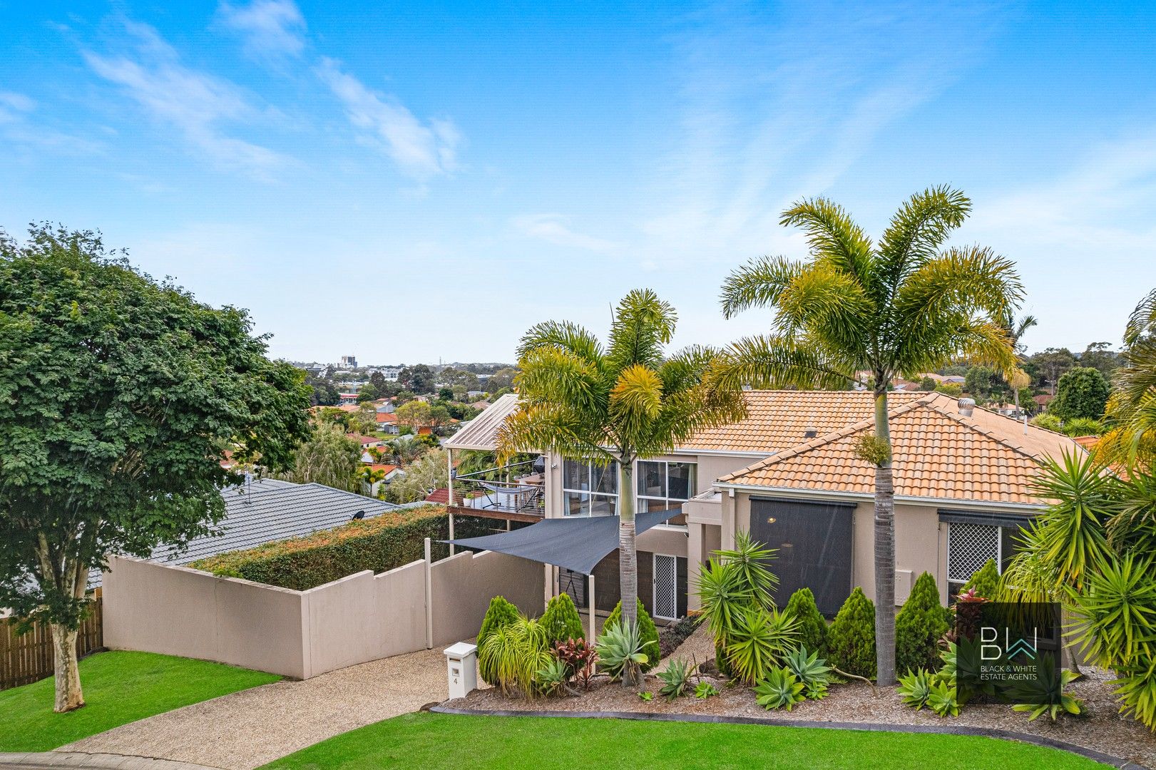 5 bedrooms House in 4 Suffolk Place MUDGEERABA QLD, 4213