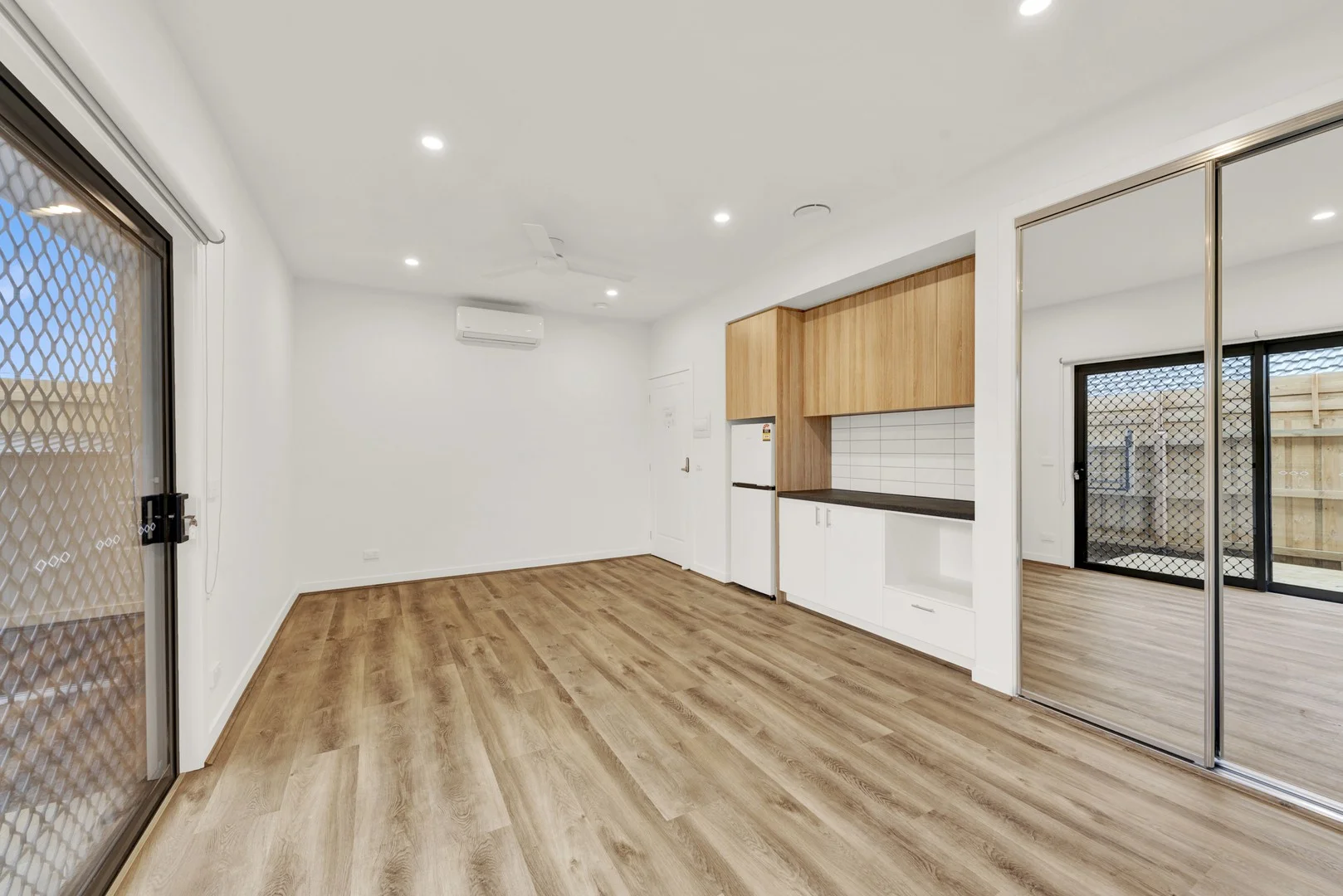 R1/45 Taylor Street, Cranbourne West VIC 3977