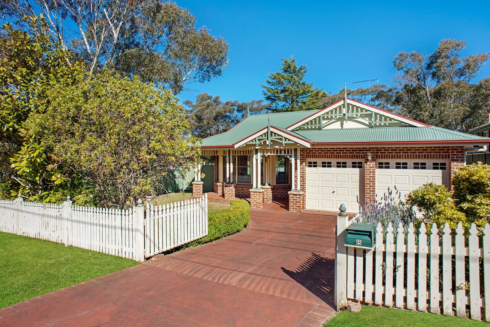 8 Cook Road, Wentworth Falls NSW 2782