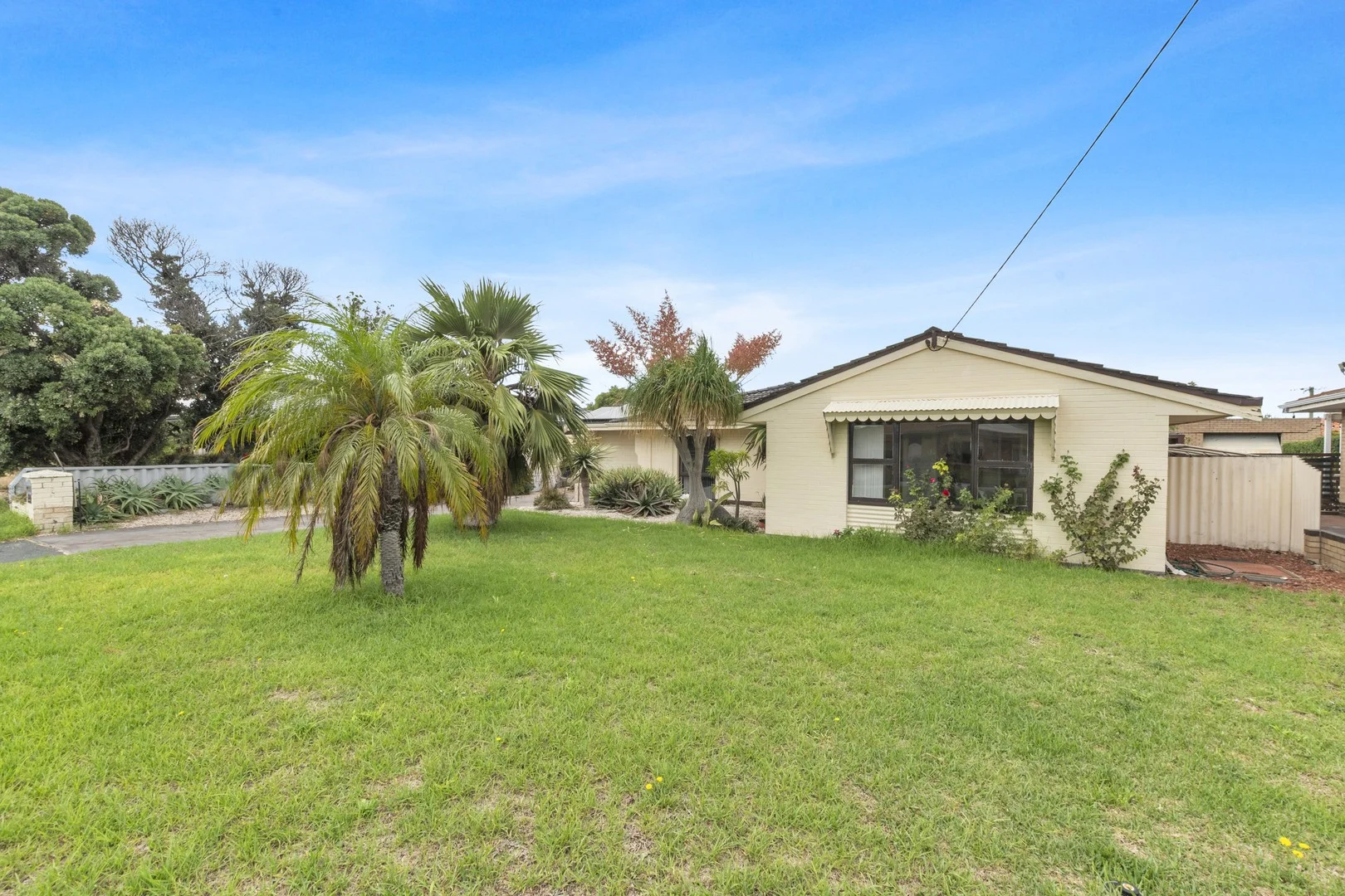 27 Bermuda Rd, Safety Bay WA 6169