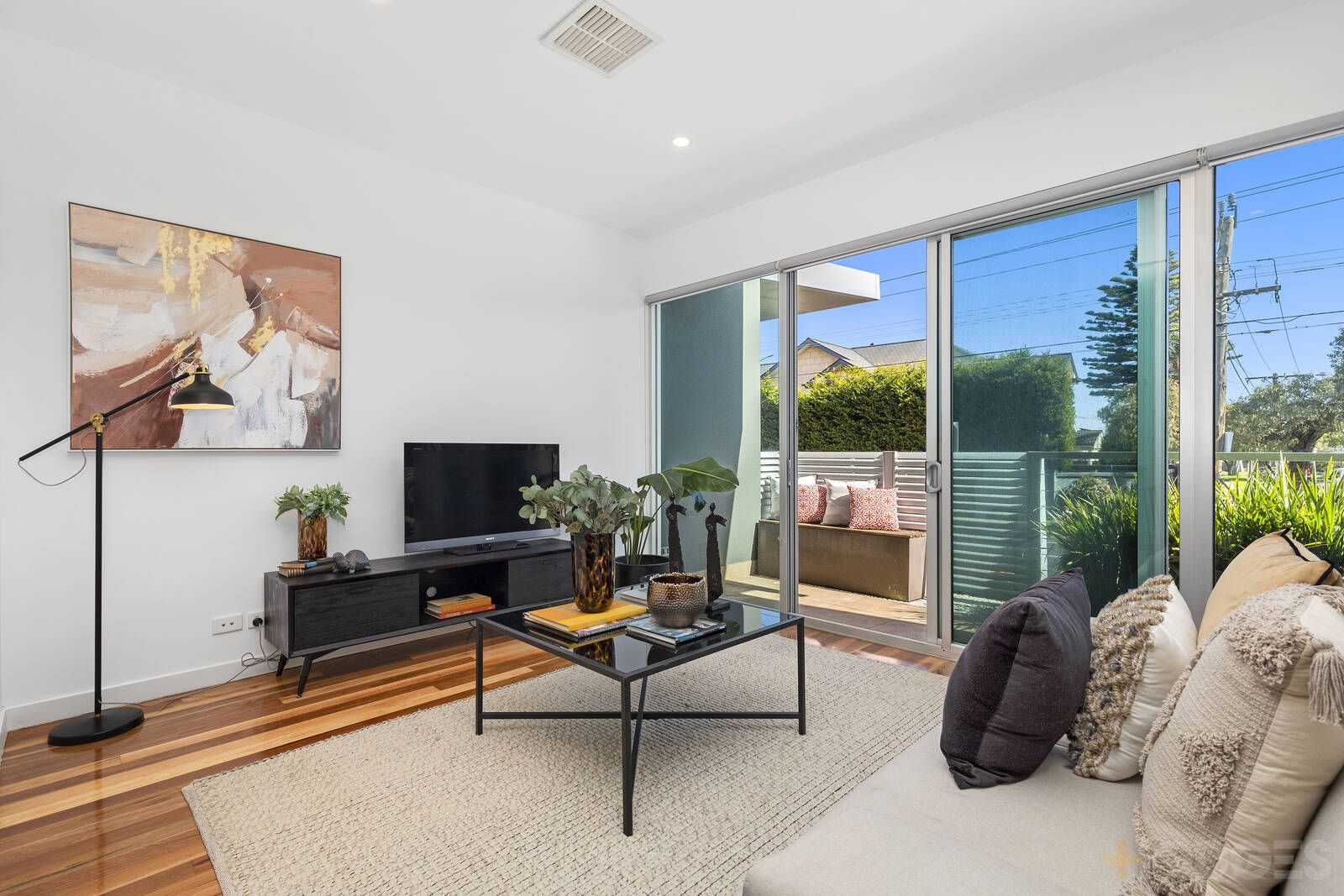 2 bedrooms Apartment / Unit / Flat in 2/82-84 Bluff Road BLACK ROCK VIC, 3193