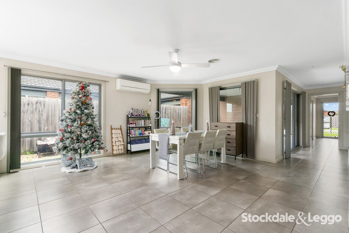 15 Mountain Grey Circuit, Morwell VIC 3840, Image 2