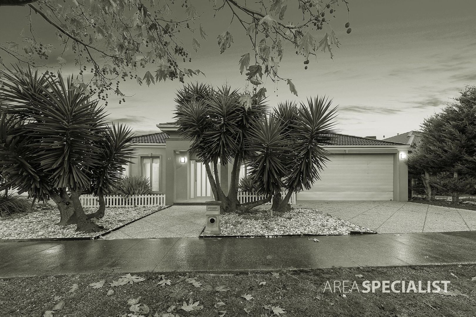 17 Lancefield Drive, Caroline Springs VIC 3023