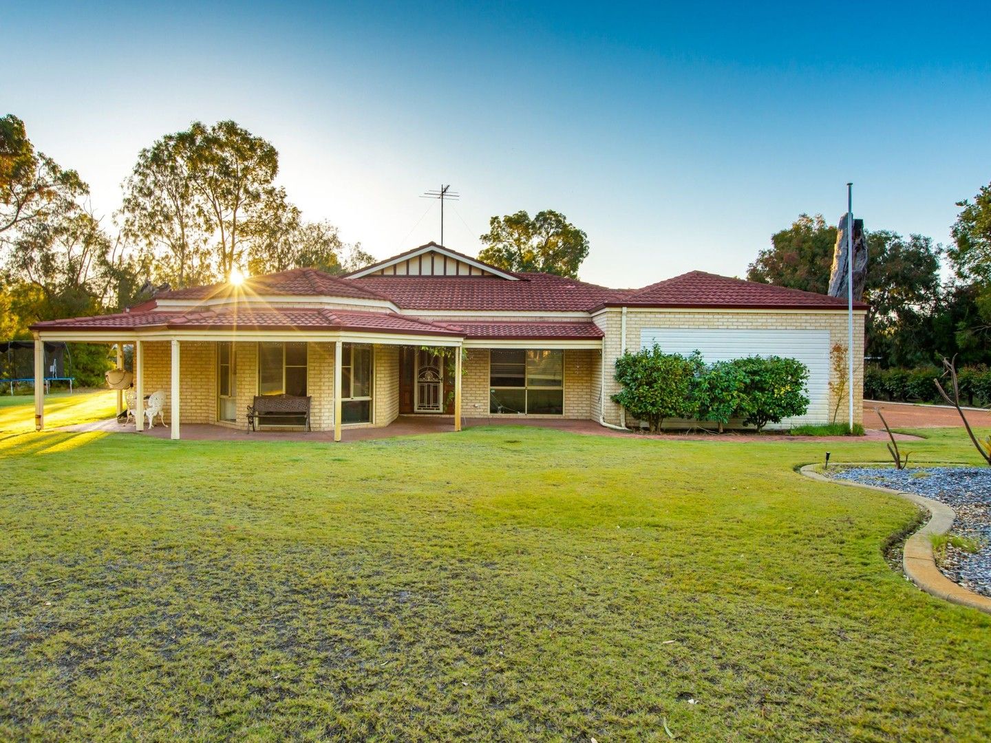 4 bedrooms Acreage / Semi-Rural in 6 Oceanic close LESCHENAULT WA, 6233