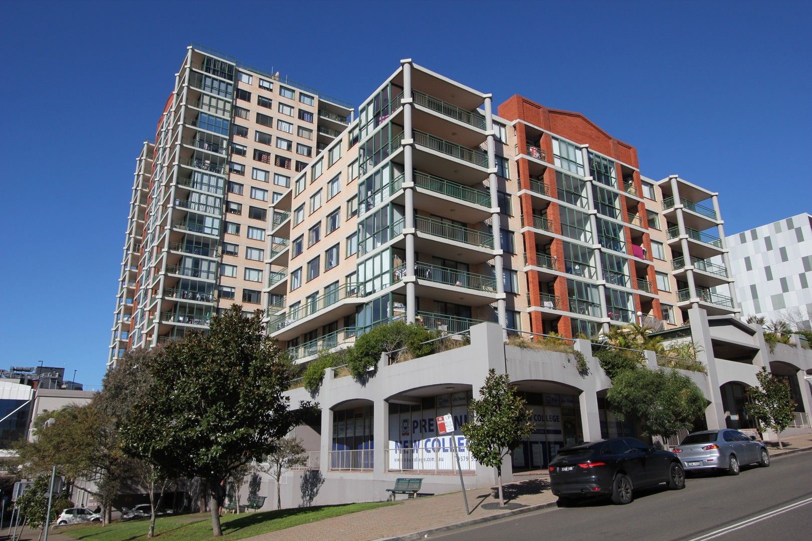 2 bedrooms Apartment / Unit / Flat in 25 Park Rd HURSTVILLE NSW, 2220