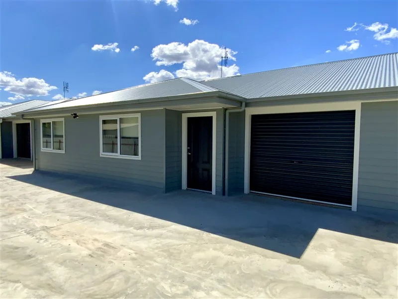 2/11 Black Street, Forbes NSW 2871