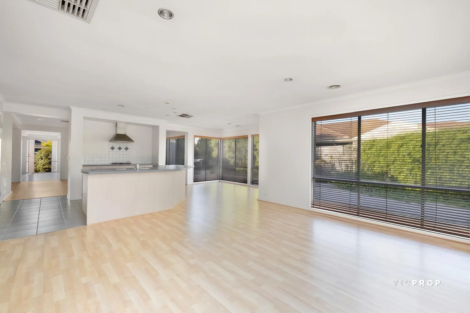 UNDER APPLICATION - CONVENIENCE FAMILY HOME NEAR POINT COOK TOWN CENTRE! - Widok 4