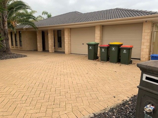 5 bedrooms House in 9 Toucan Loop ALDINGA BEACH SA, 5173