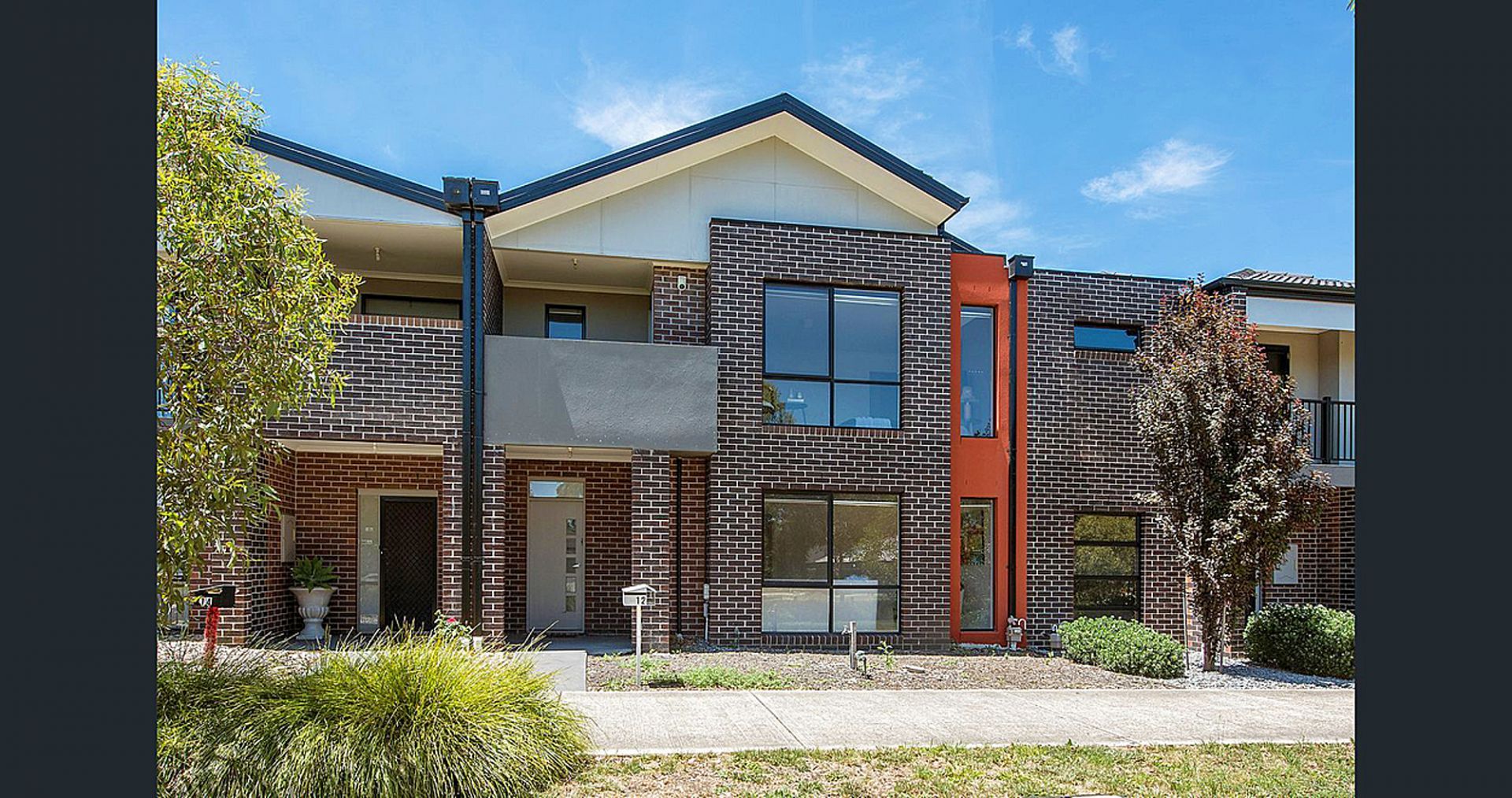 4 bedrooms Townhouse in 12 Mallard Mews SOUTH MORANG VIC, 3752