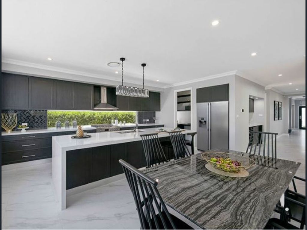 5 bedrooms House in 14 McLoughlin Street MARSDEN PARK NSW, 2765