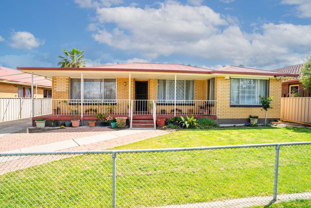 5 bedrooms House in 397 Dale Crescent LAVINGTON NSW, 2641