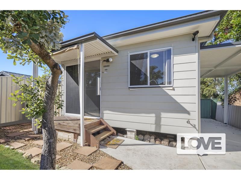 1 bedrooms Apartment / Unit / Flat in 17A Yara Crescent MARYLAND NSW, 2287