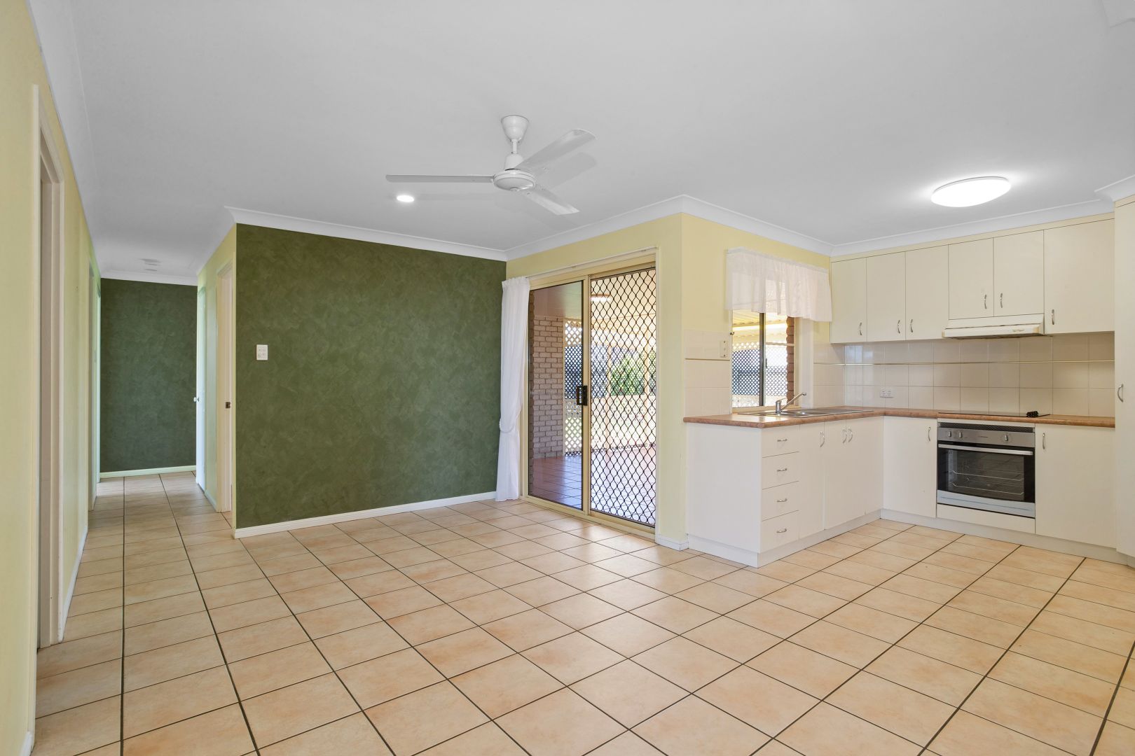 1 Skye Court, Beaconsfield QLD 4740, Image 2