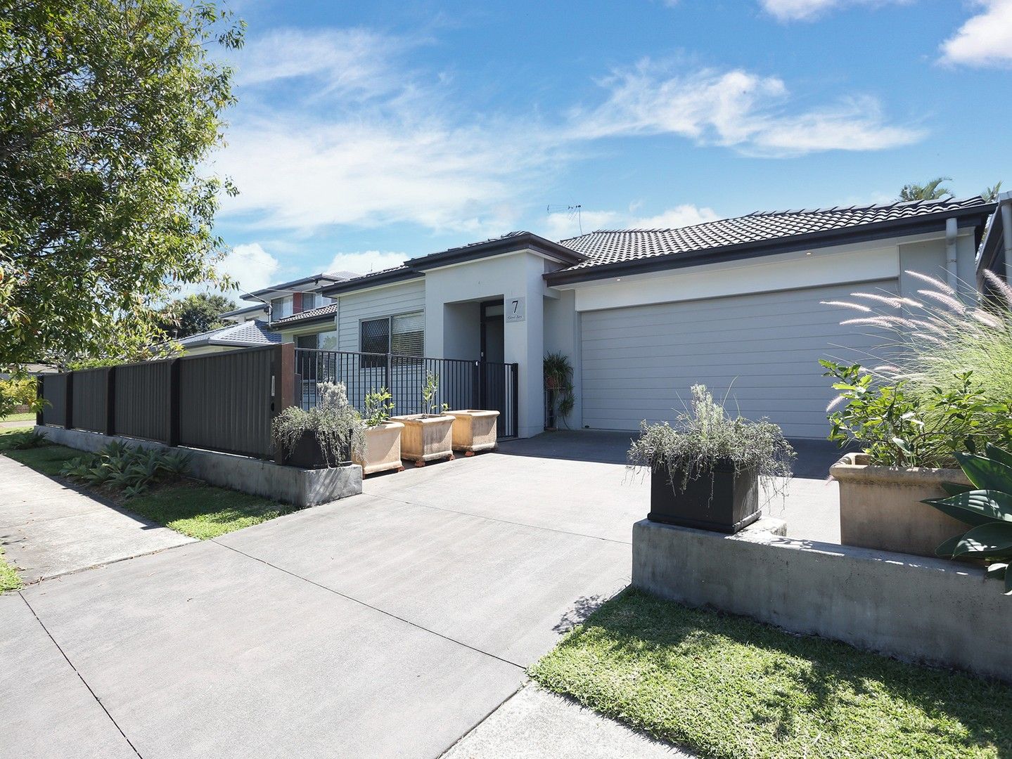 4 bedrooms House in 7 Goss Avenue LABRADOR QLD, 4215