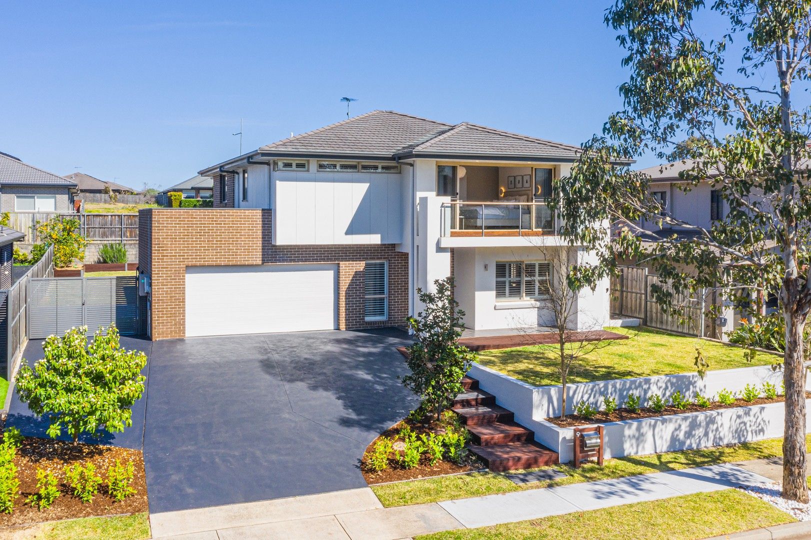 4 bedrooms House in 9 Greenlink Drive GLENMORE PARK NSW, 2745