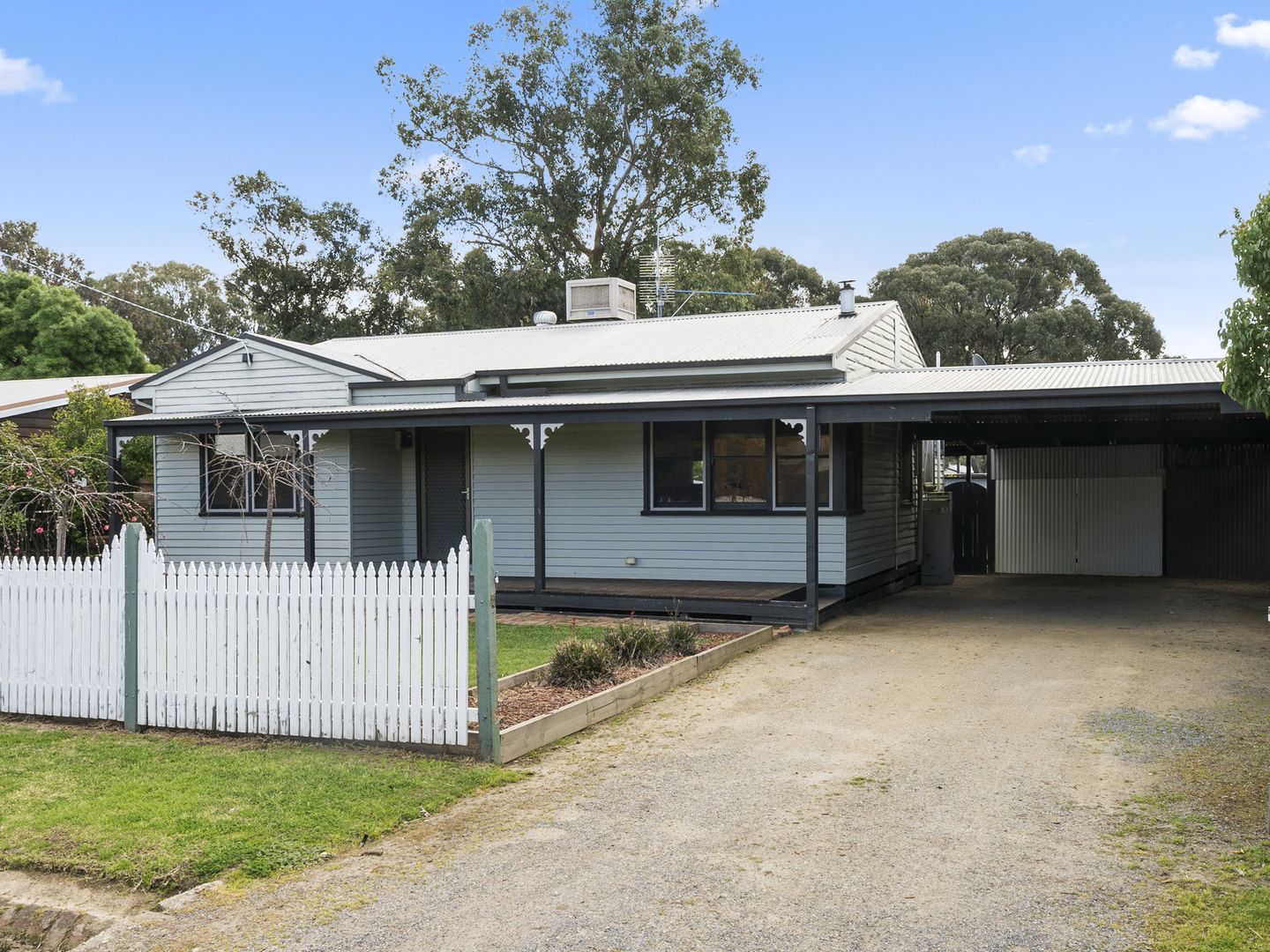 10 Hinton Street, Euroa VIC 3666, Image 1