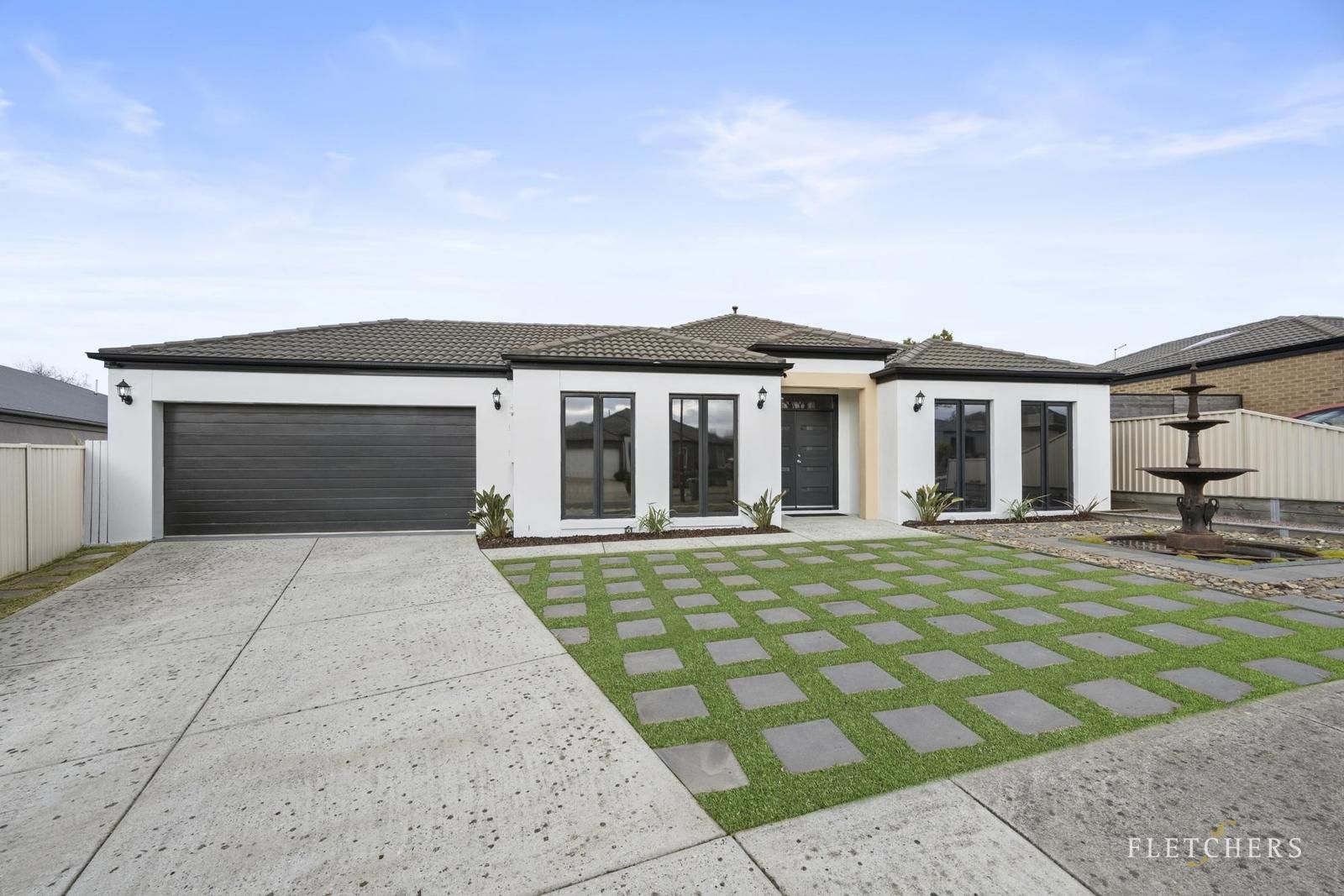 5 bedrooms House in 8 Payton Crescent CANADIAN VIC, 3350