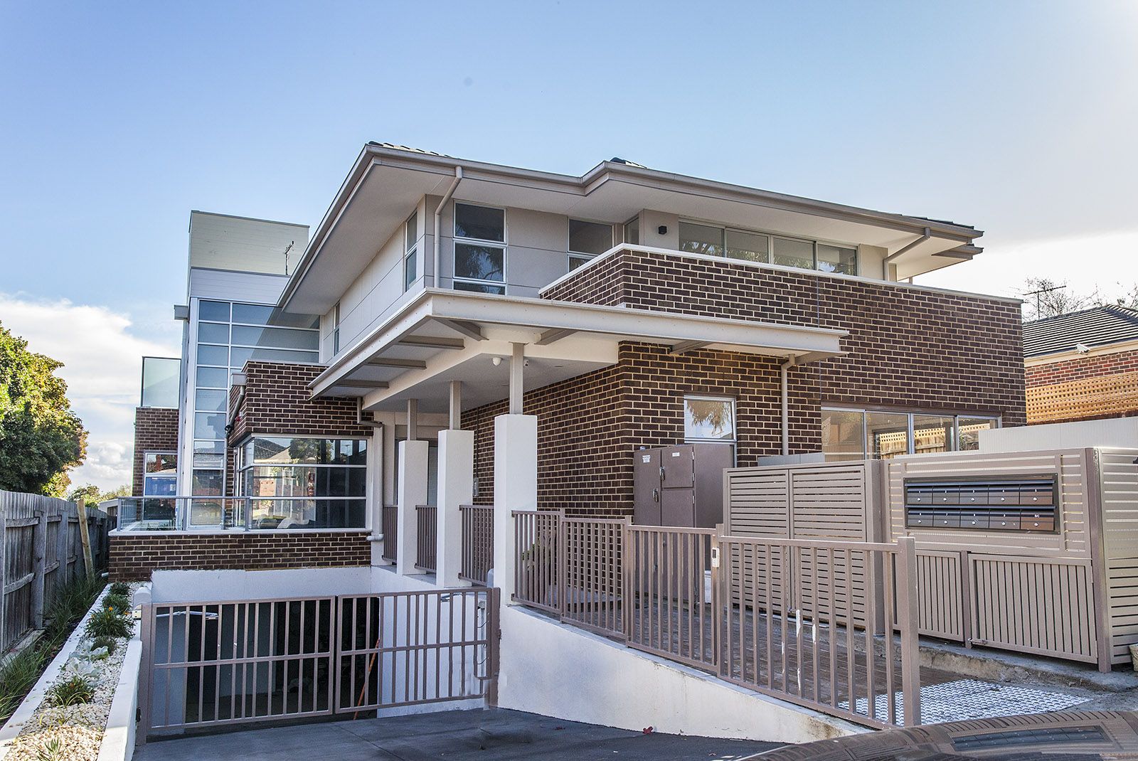 2 bedrooms Apartment / Unit / Flat in 1/1 Parring Road BALWYN VIC, 3103