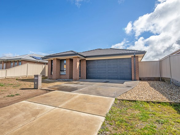 8 Edmund Drive, Delacombe VIC 3356