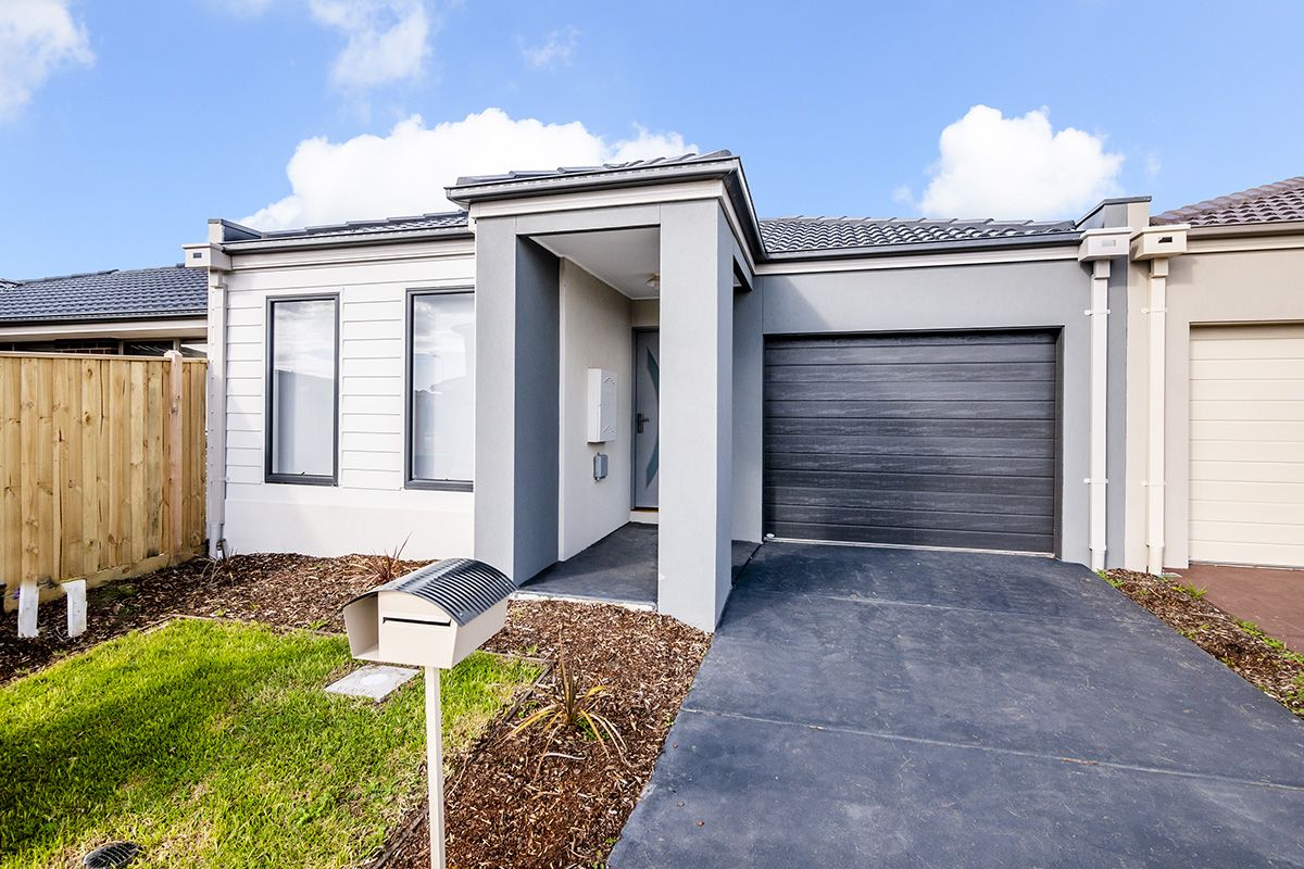 3 Rilana Road, Clyde North VIC 3978, Image 0