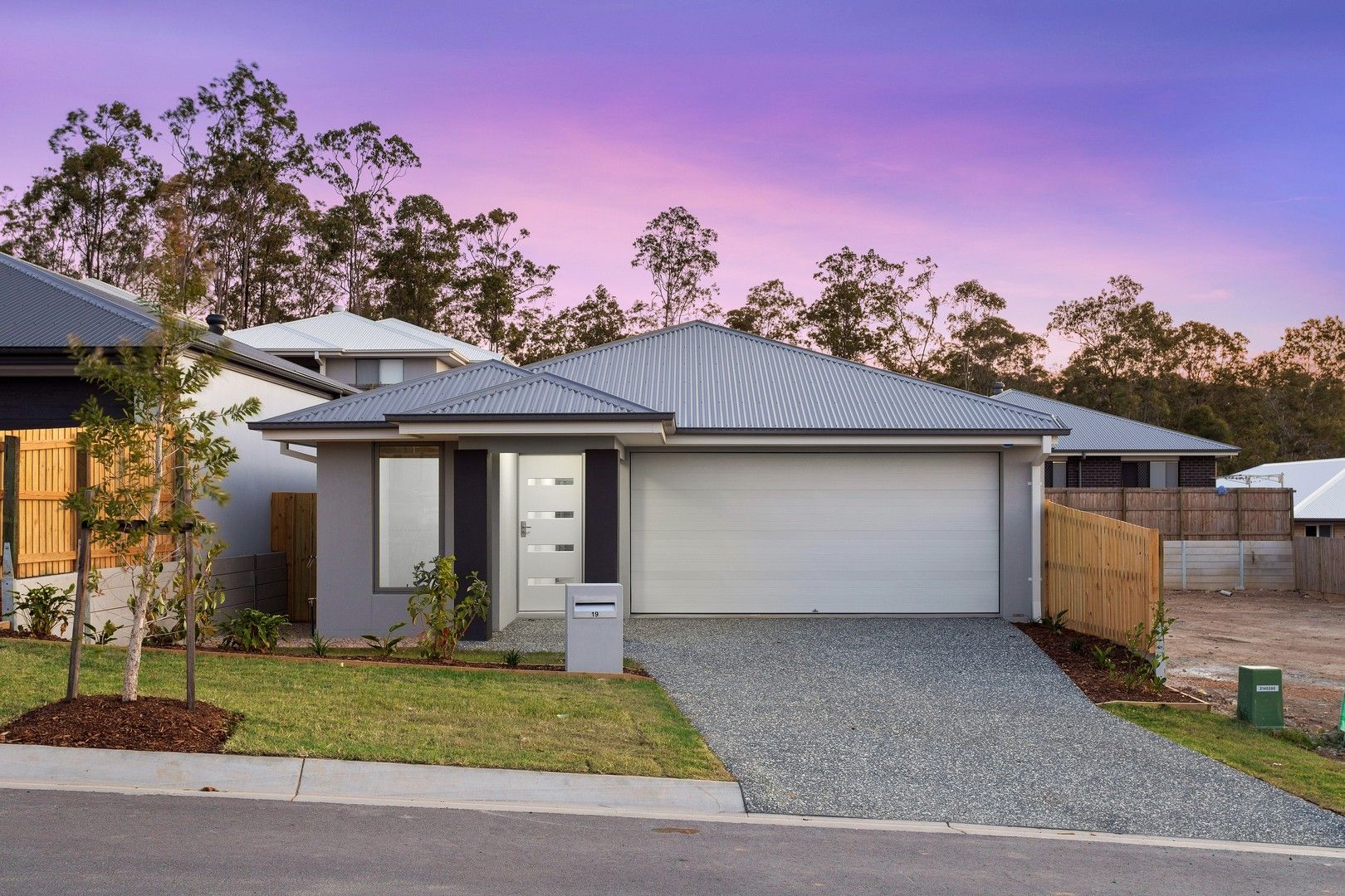 4 bedrooms House in 19 Finlayson Street SPRING MOUNTAIN QLD, 4300