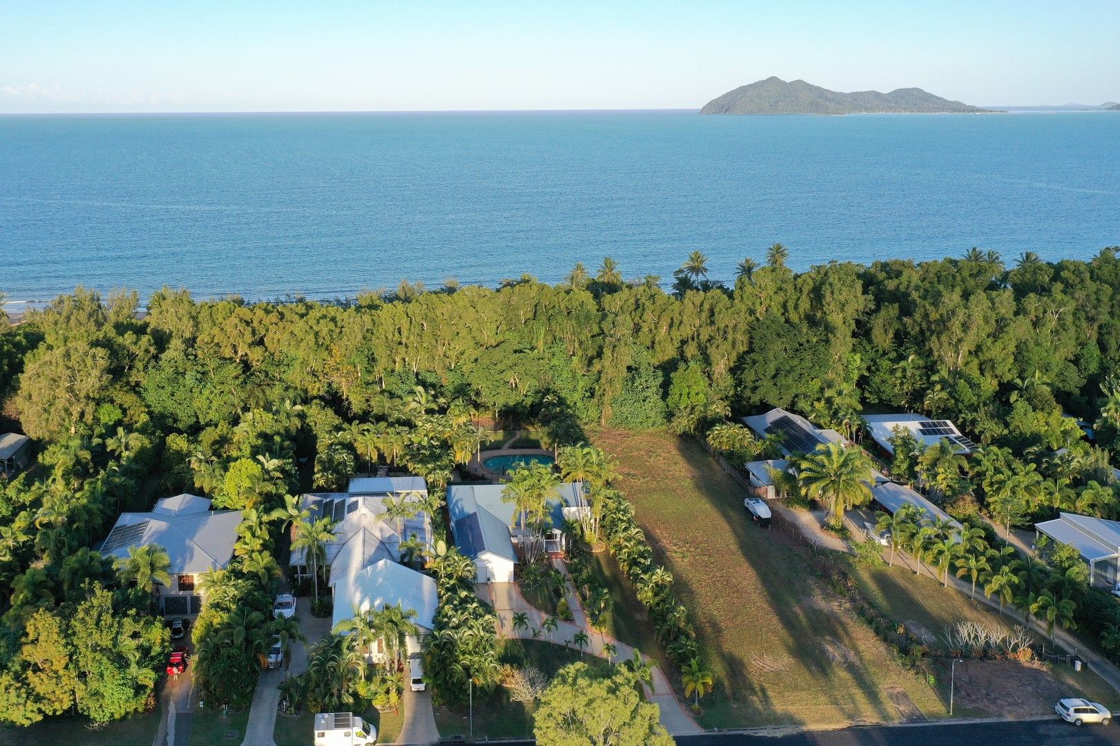 4 bedrooms House in 52 Koda Street WONGALING BEACH QLD, 4852