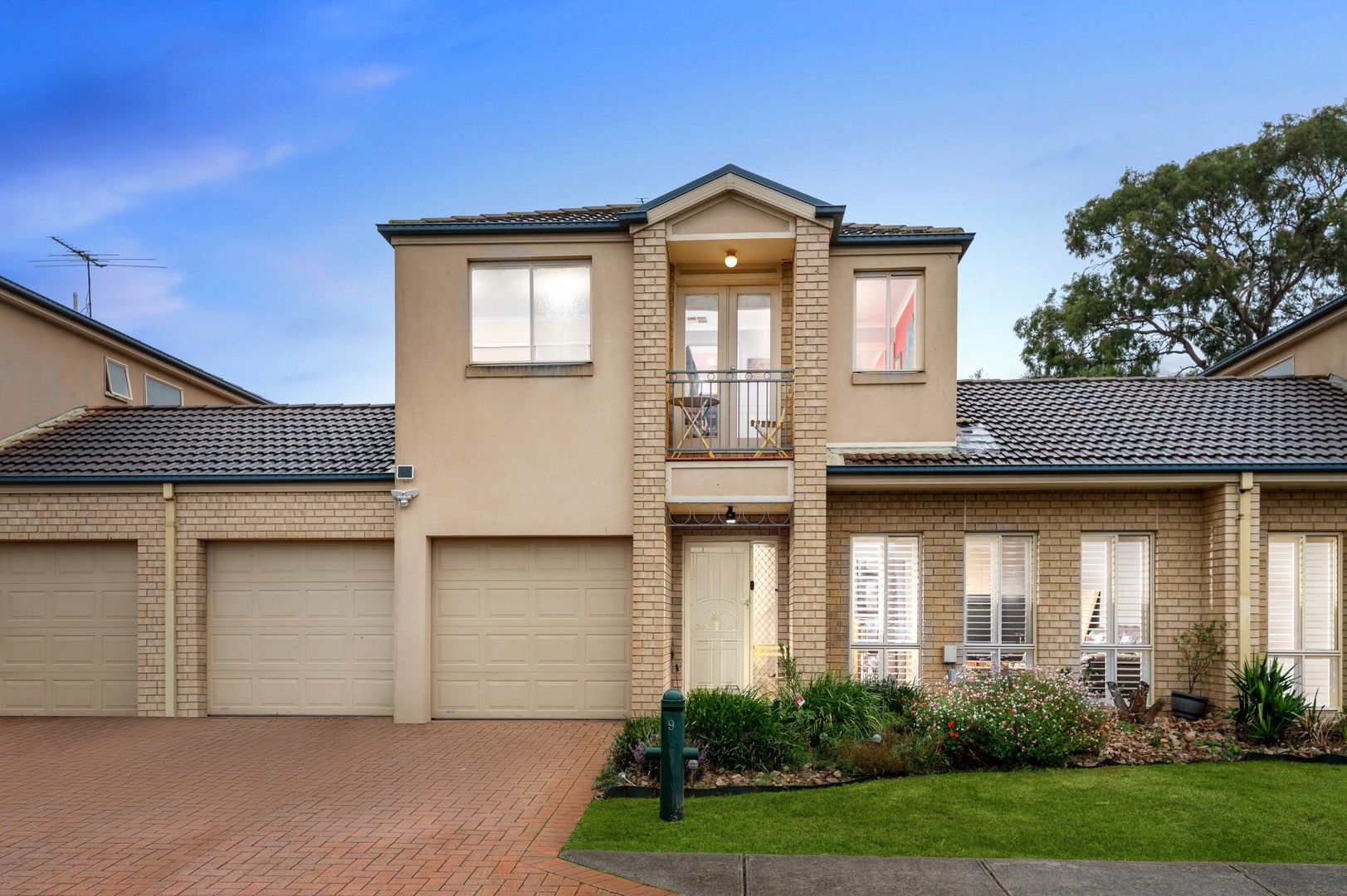 9 Hummingbird Place, South Morang VIC 3752, Image 0