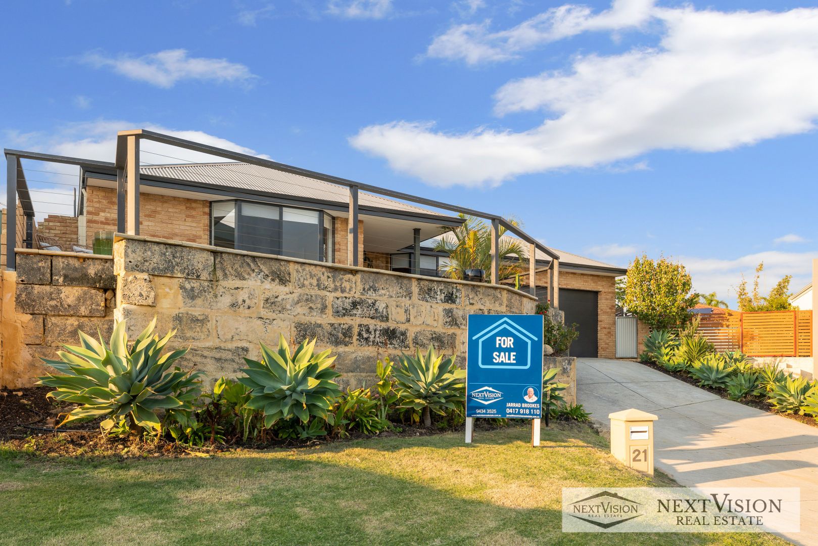 21 Porpoise Court, Coogee WA 6166, Image 1