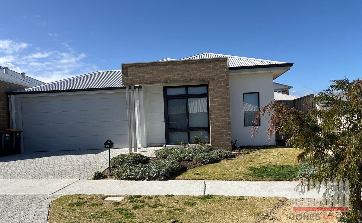 4 bedrooms House in 19 Paddle Way YANCHEP WA, 6035