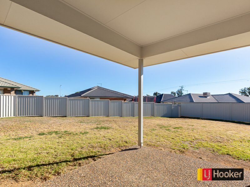 4 McKinlay Place, Westdale NSW 2340, Image 2