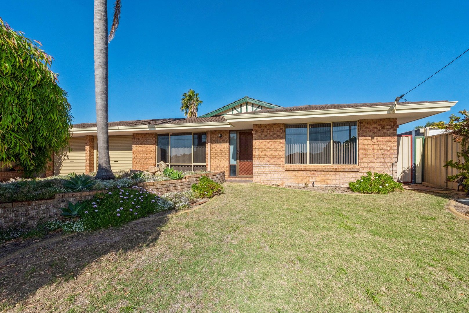 4 bedrooms House in 72 Burnside Way WAIKIKI WA, 6169