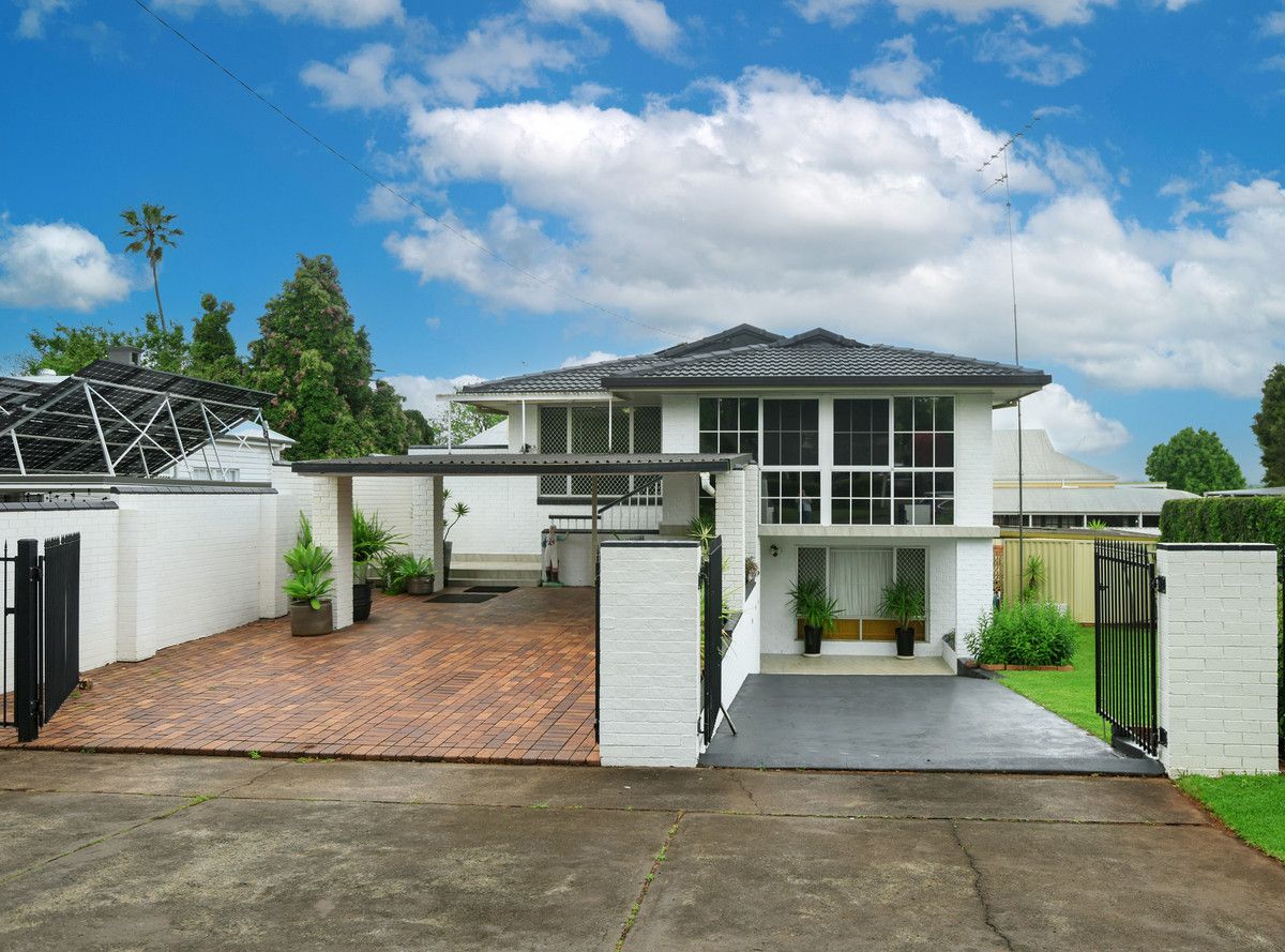 5 bedrooms House in 2 Cecil Street TOOWOOMBA CITY QLD, 4350