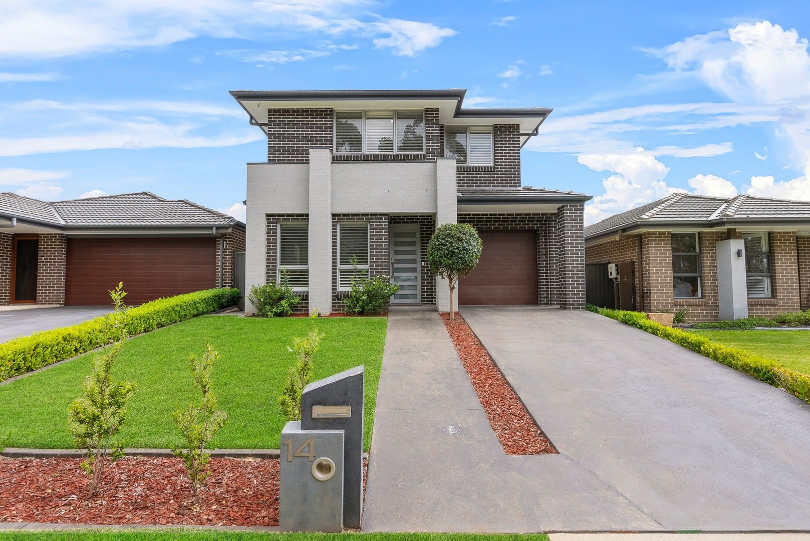 4 bedrooms House in 14 Bethany Circuit JORDAN SPRINGS NSW, 2747