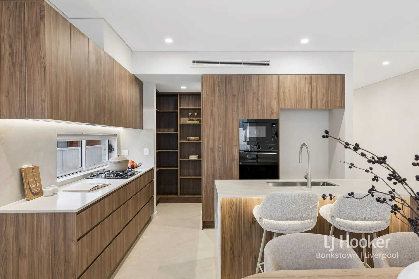 Contemporary Luxury in a Class of Its Own with Space, Style and Sophistication – další
