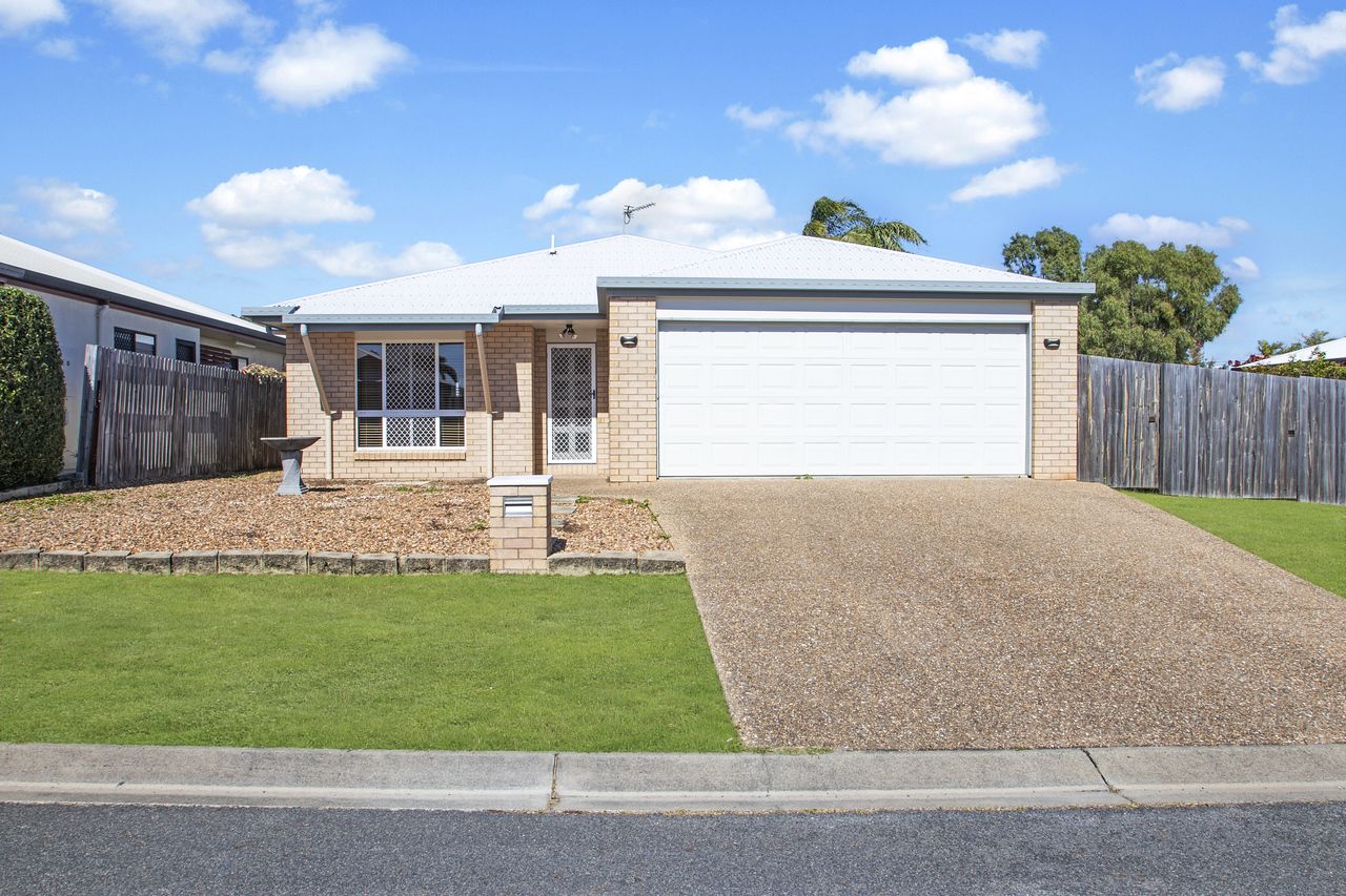 3 bedrooms House in 6 Booth Court COOEE BAY QLD, 4703