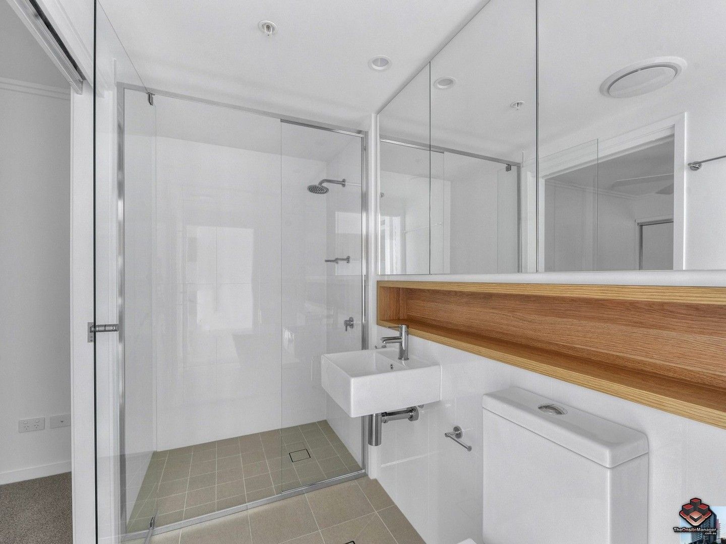 2 bedrooms Apartment / Unit / Flat in 10L/42 Wyandra Street NEWSTEAD QLD, 4006