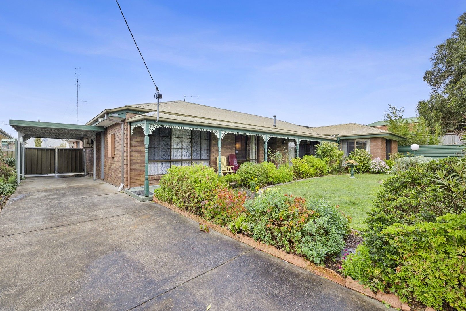 5 bedrooms House in 117 Winter Street REDAN VIC, 3350