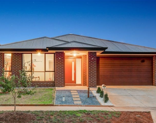 34 Clement Way, Melton South VIC 3338