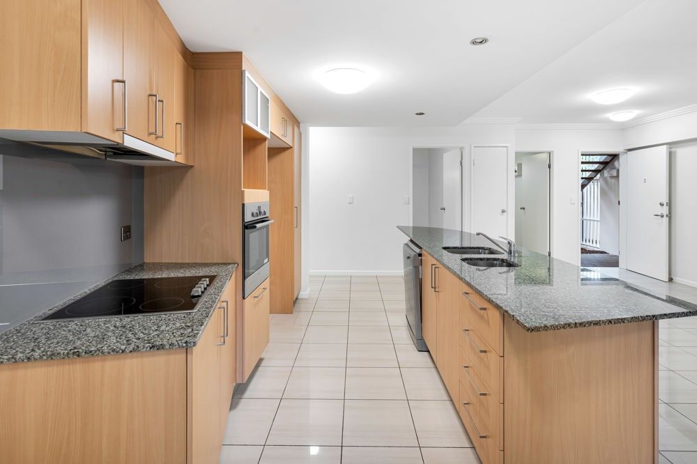 2/242 Grafton Street, Cairns North QLD 4870, Image 1