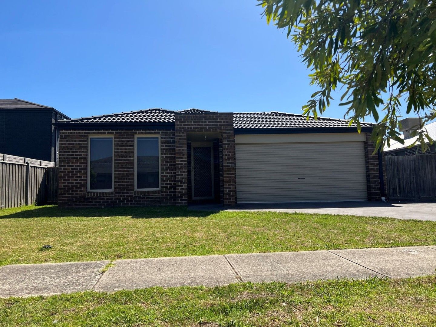4 bedrooms House in 3 Peisley Crescent CRANBOURNE EAST VIC, 3977