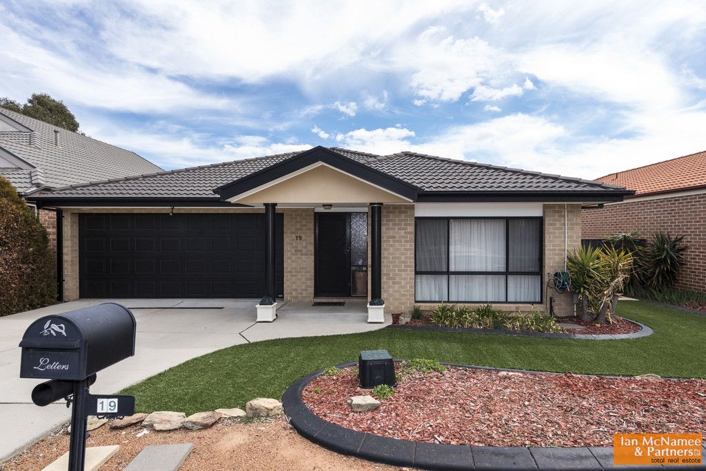 19 Unwin Avenue, Jerrabomberra NSW 2619, Image 0