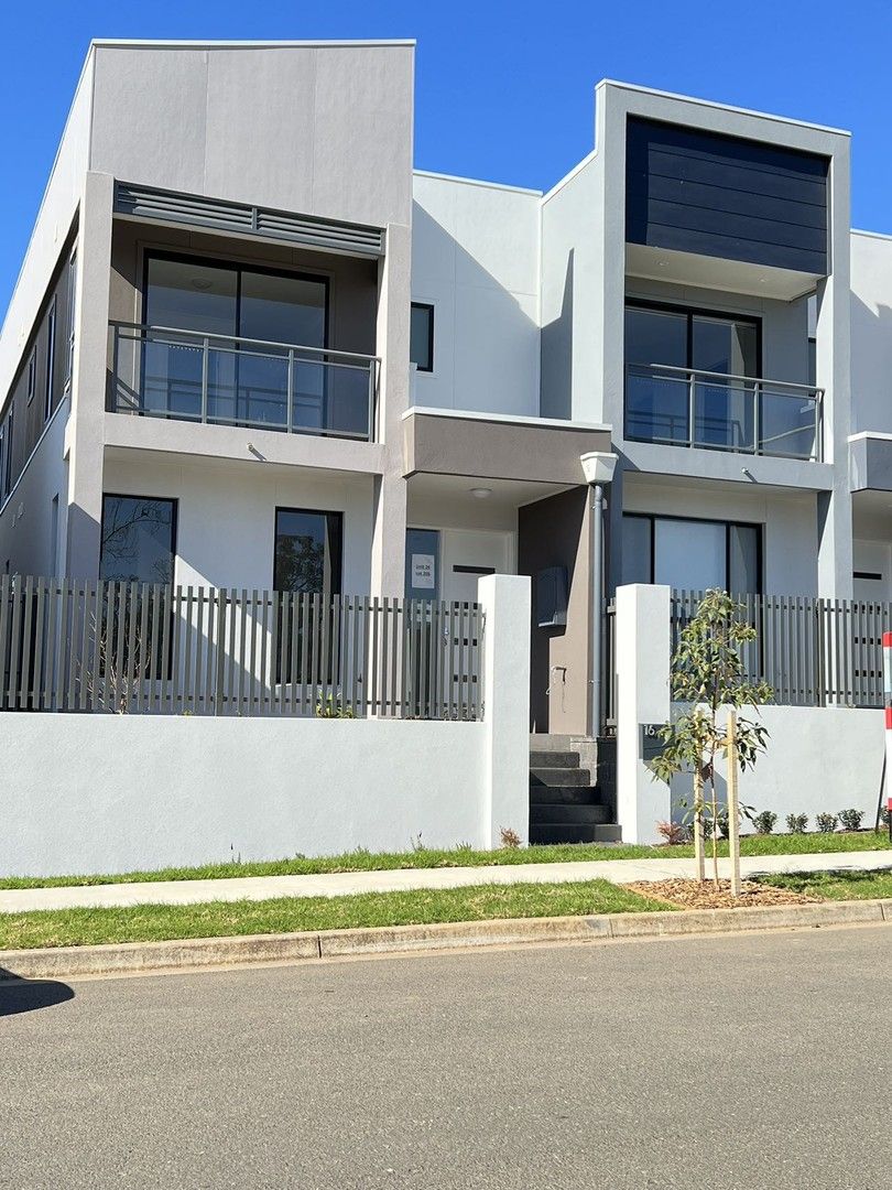 3 bedrooms House in 18/10 grassbird ave ORAN PARK NSW, 2570