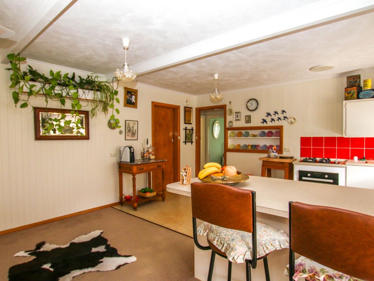 112 Chesswas Street, Penshurst VIC 3289, Image 2