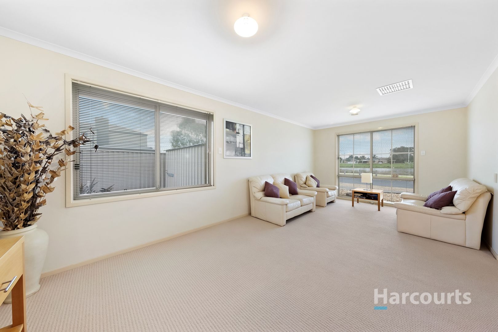 29 Edgewater Circuit, Cairnlea VIC 3023, Image 2